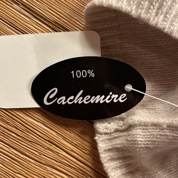 NWT 100% cashmere Portolano beanie - Picture 3 of 3